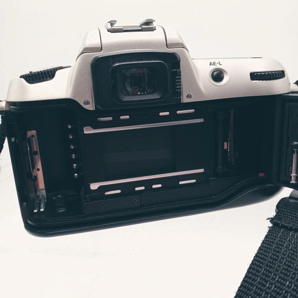 USED Nikon N60 35mm Camera w/ 20-80mm‎ Lens and Accessories